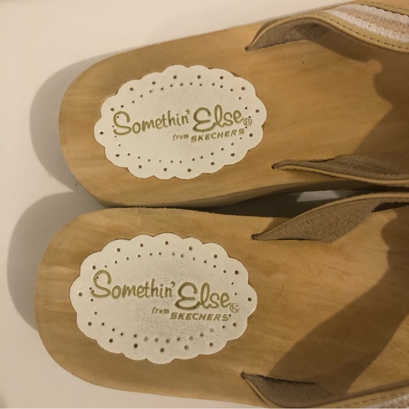 3/$20 Sketchers Flip Flops 🩴 - Picture 6 of 11